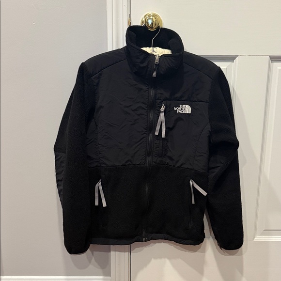 The North Face Black Full-Zip Jacket - Picture 1 of 3